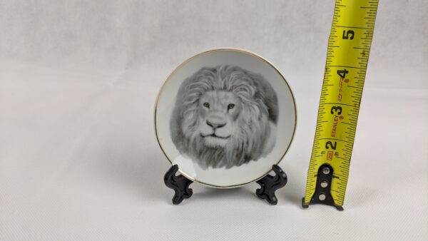 Small Gold Trimmed Lion Plate With Stand - Image 3